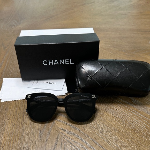 CHANEL Black Monogram Sunglasses with Quilted Case - Picture 1 of 6
